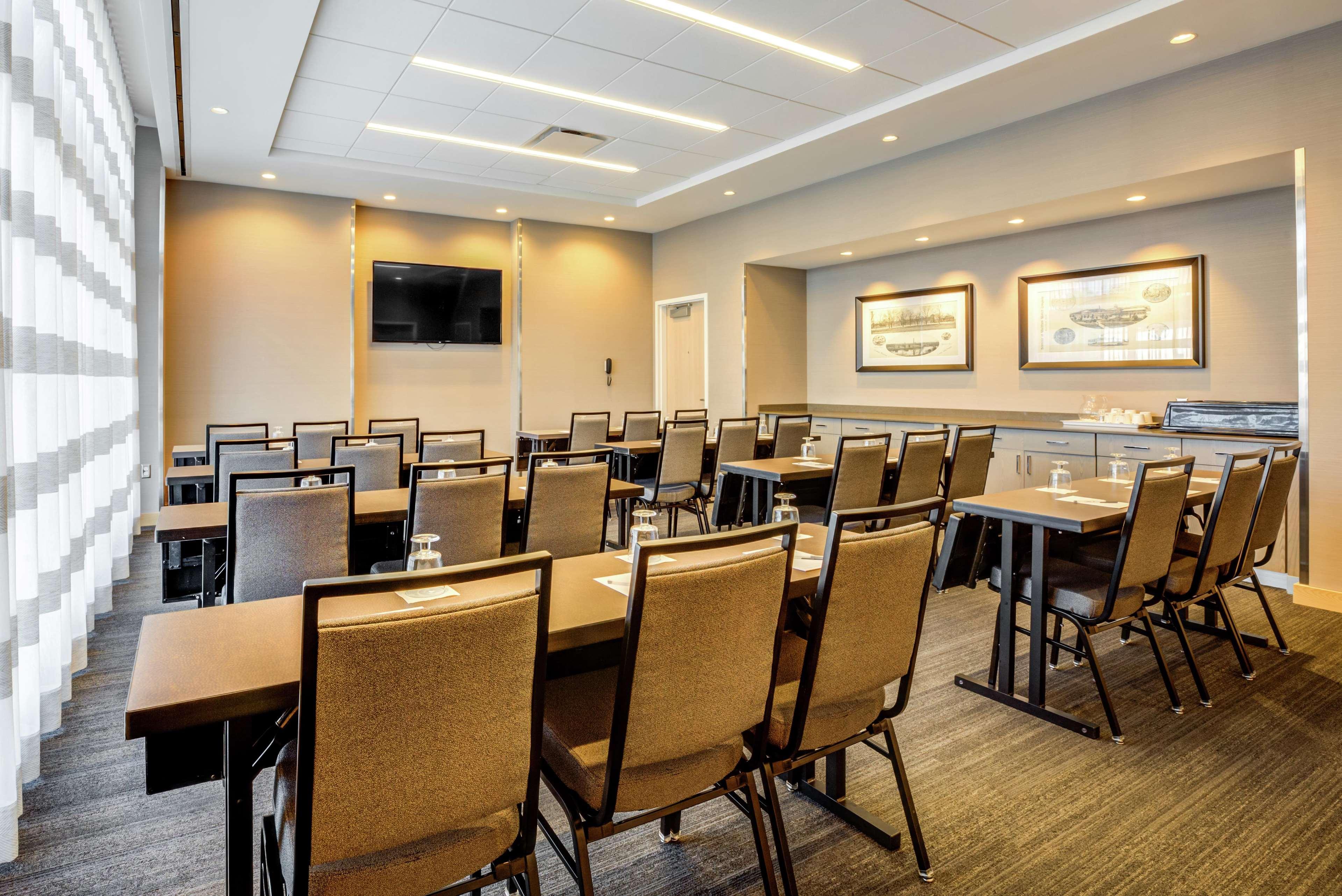 Hampton Inn & Suites Boston/Waltham Ngoại thất bức ảnh