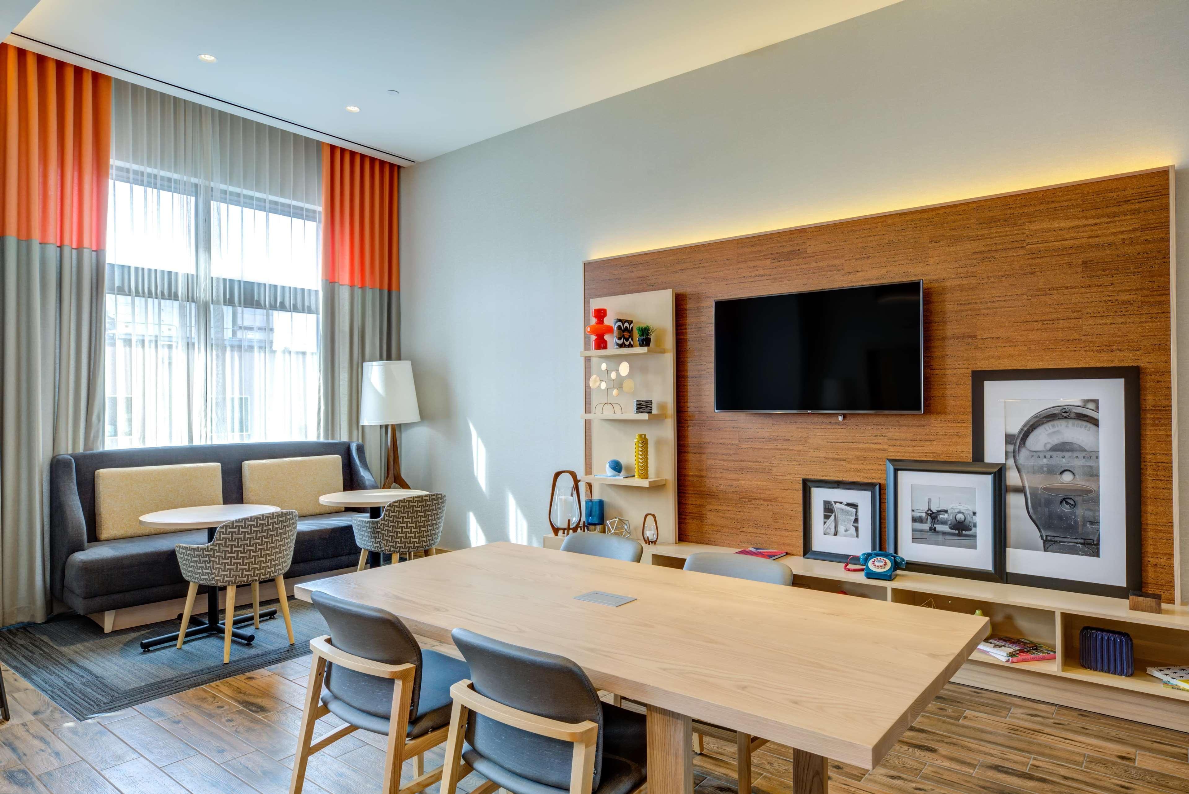 Hampton Inn & Suites Boston/Waltham Ngoại thất bức ảnh