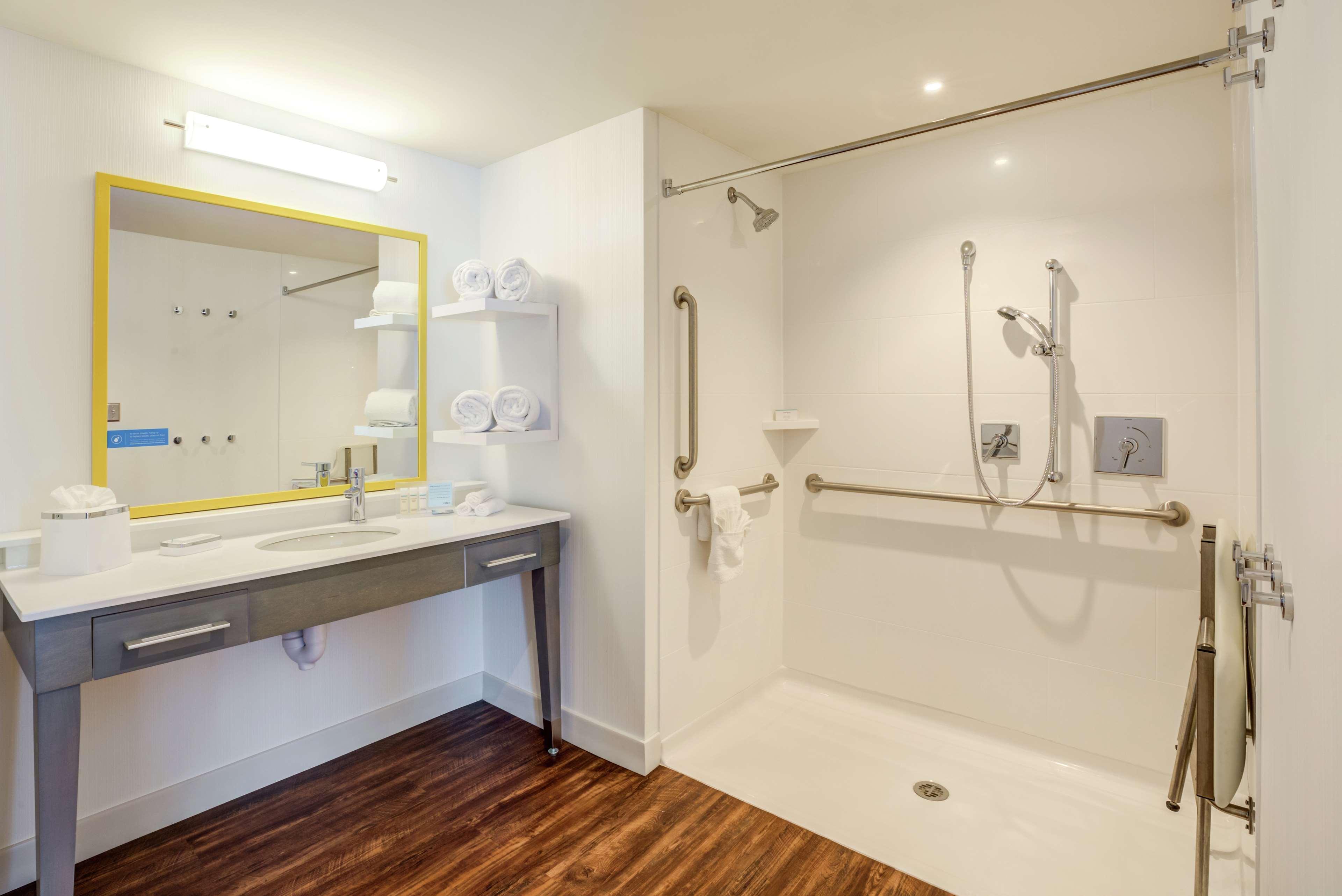 Hampton Inn & Suites Boston/Waltham Ngoại thất bức ảnh