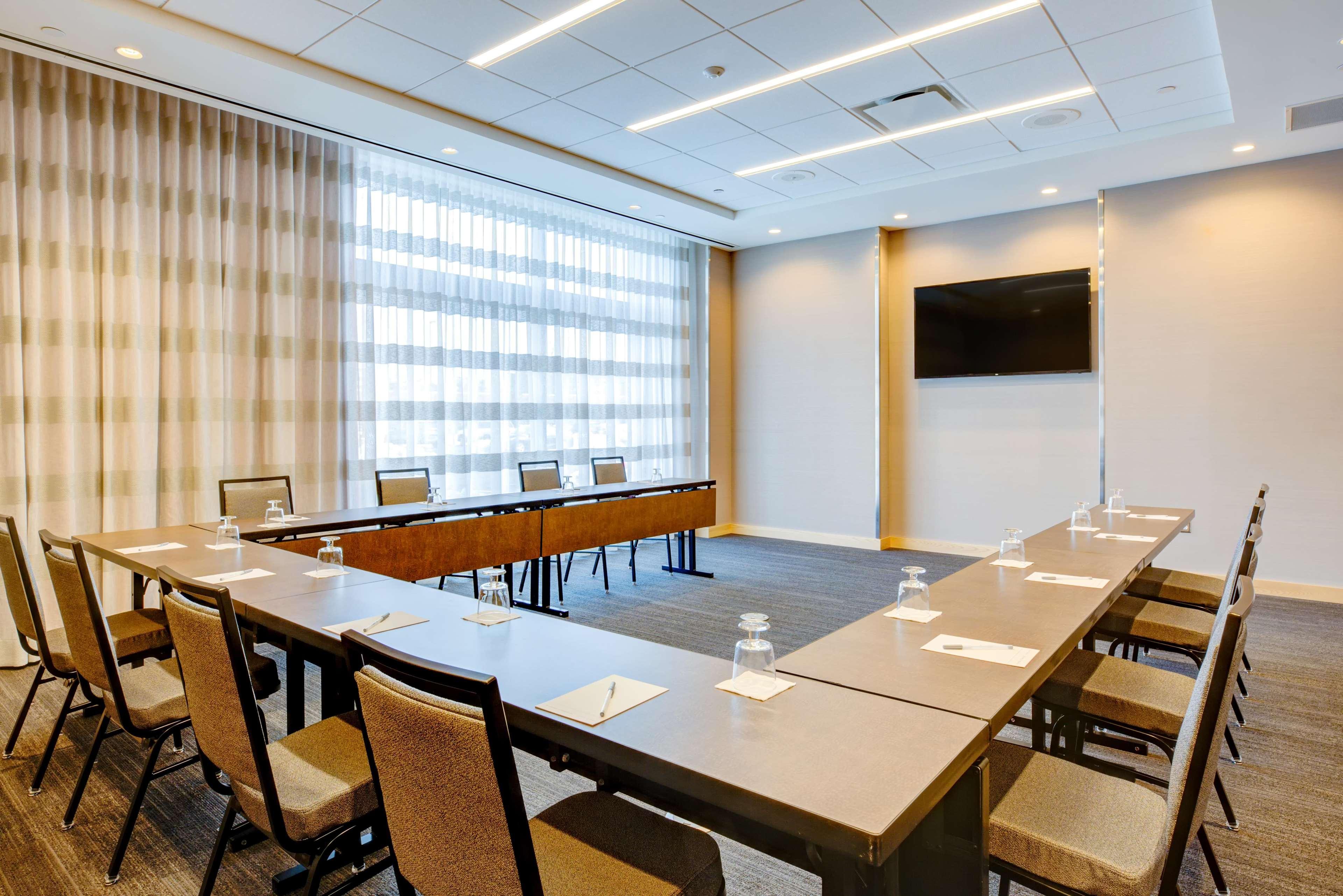 Hampton Inn & Suites Boston/Waltham Ngoại thất bức ảnh