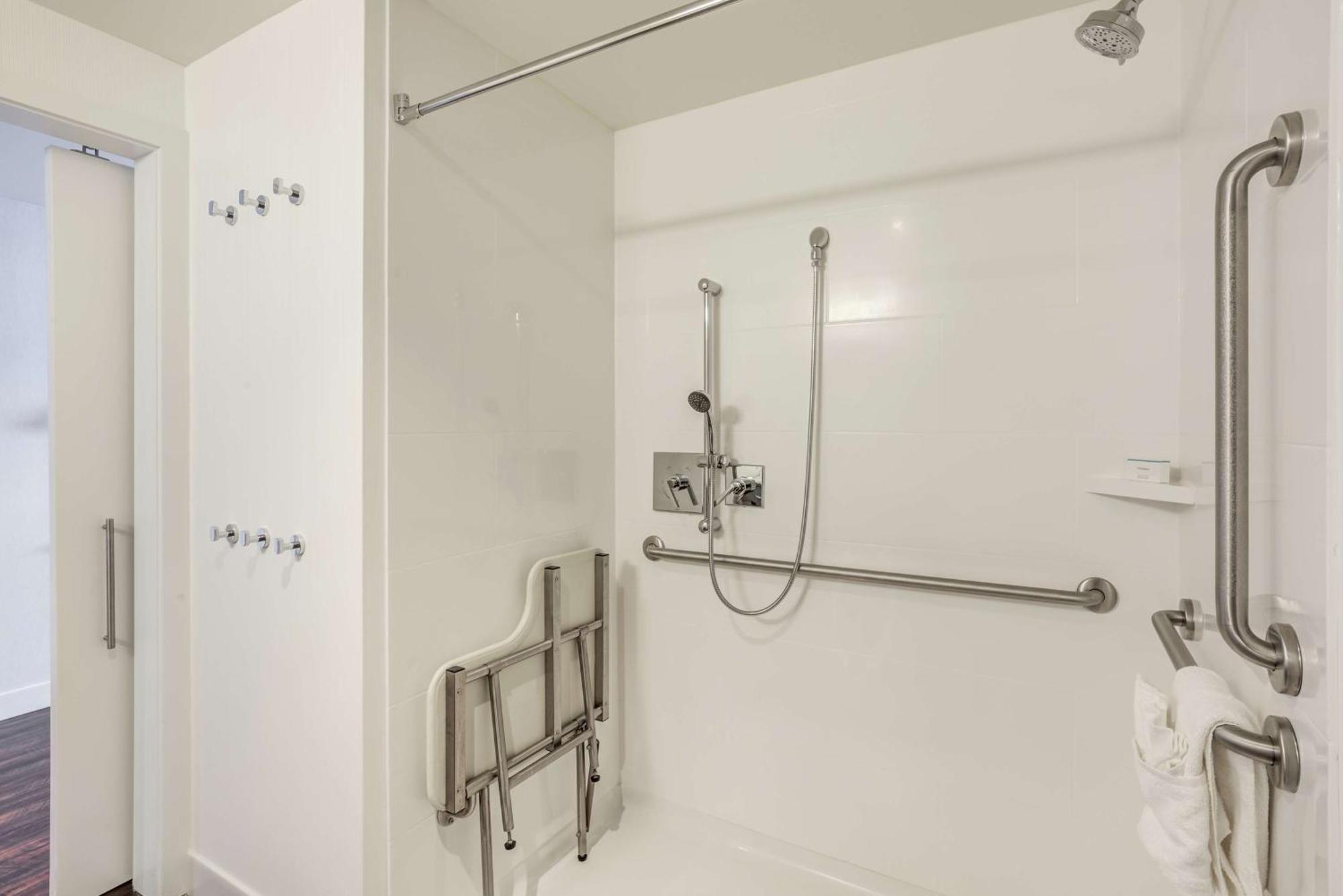 Hampton Inn & Suites Boston/Waltham Ngoại thất bức ảnh