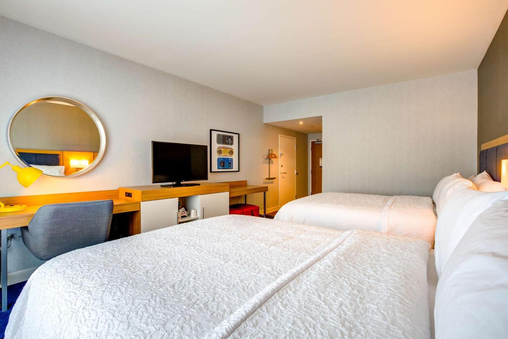 Hampton Inn & Suites Boston/Waltham Ngoại thất bức ảnh