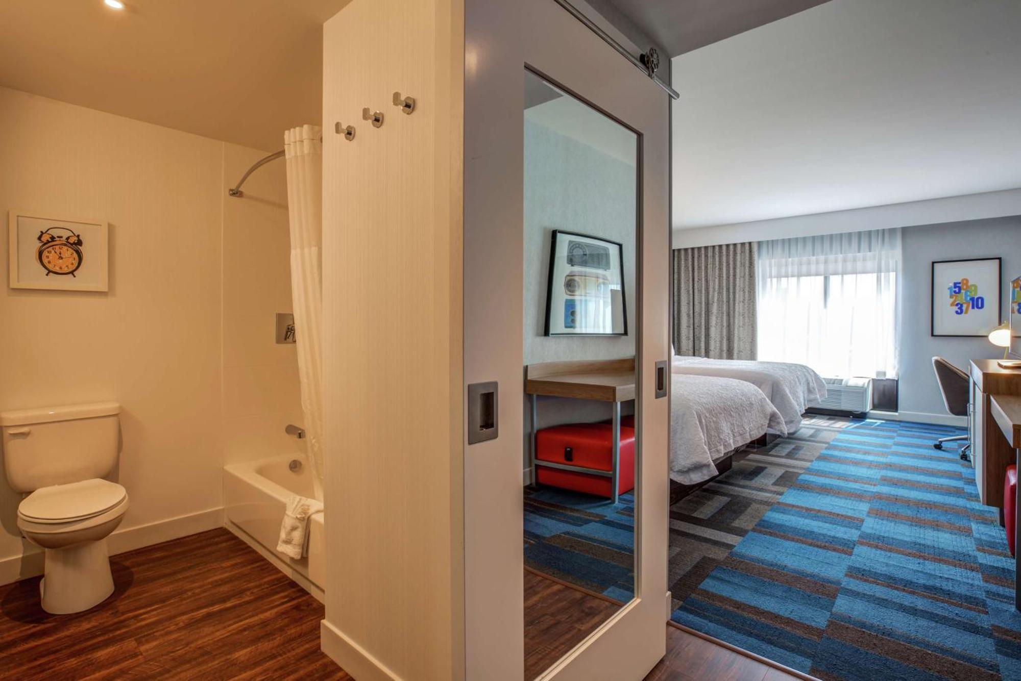 Hampton Inn & Suites Boston/Waltham Ngoại thất bức ảnh