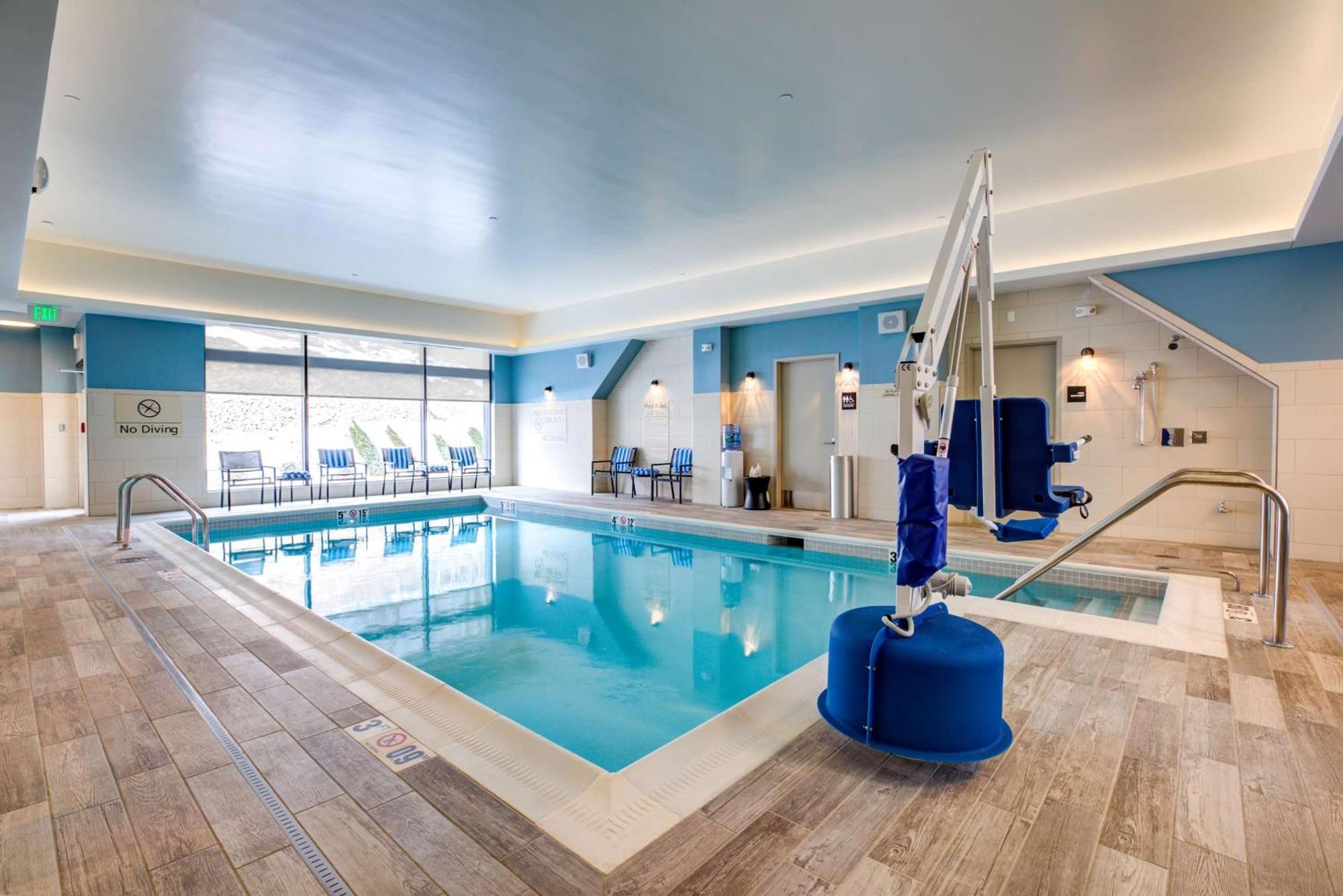 Hampton Inn & Suites Boston/Waltham Ngoại thất bức ảnh