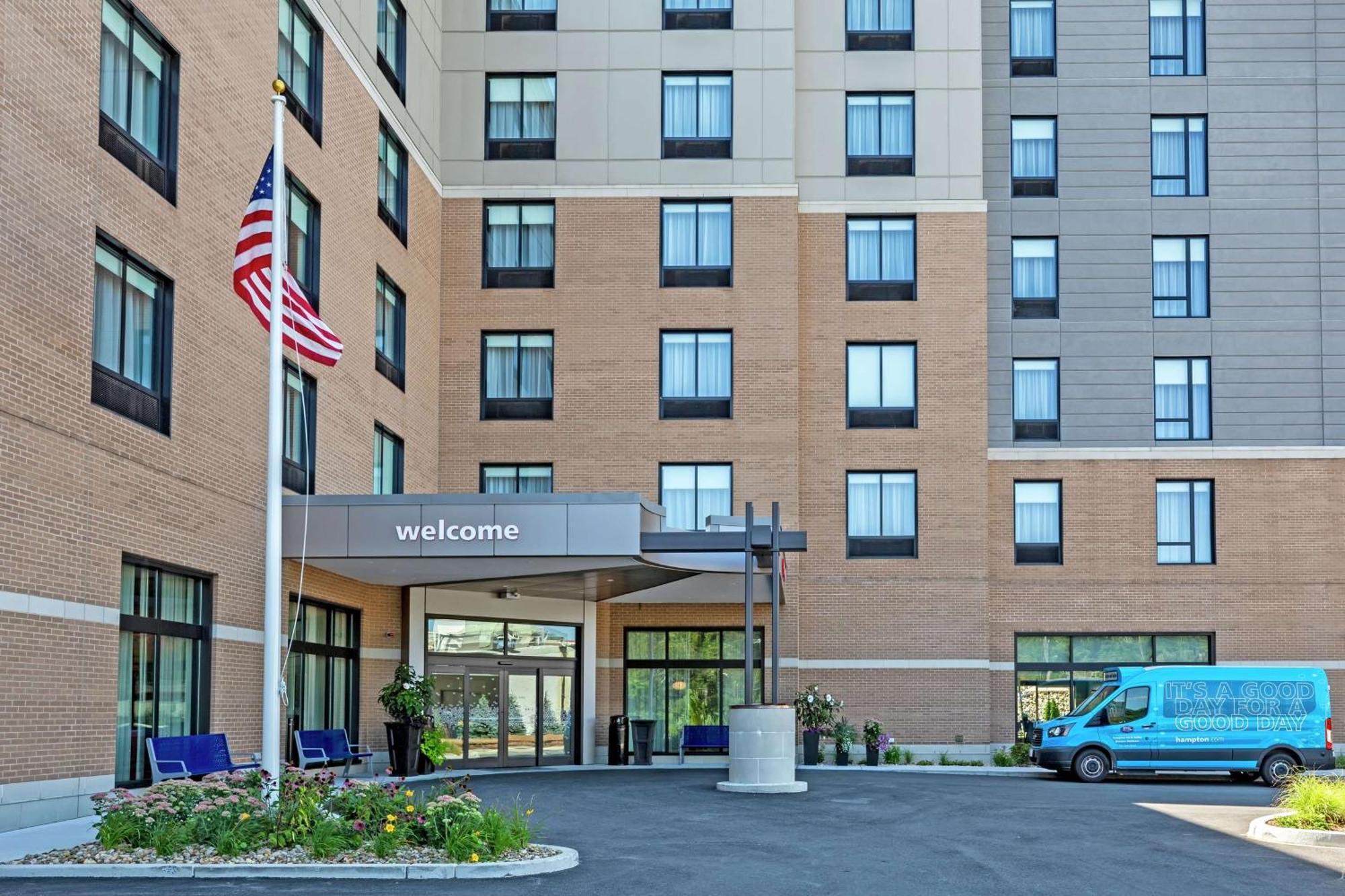 Hampton Inn & Suites Boston/Waltham Ngoại thất bức ảnh